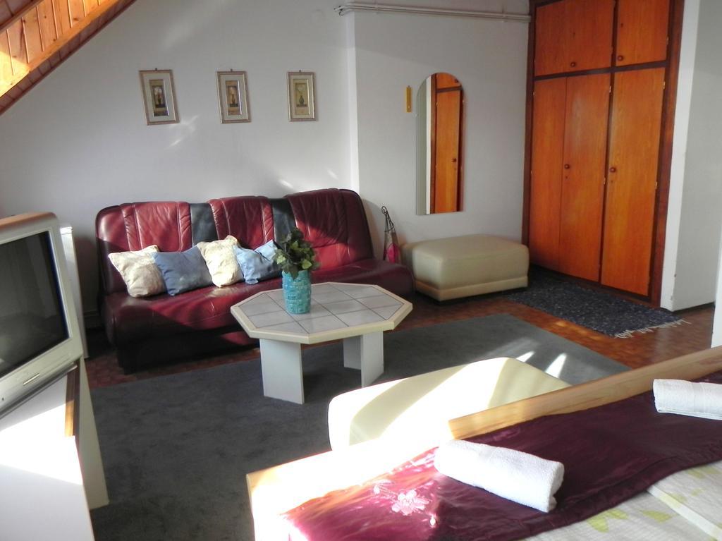 Monika Panzio Hotel Tata Luaran gambar