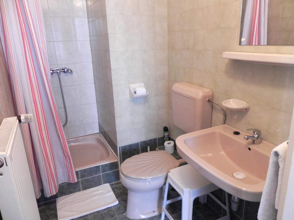 Monika Panzio Hotel Tata Luaran gambar
