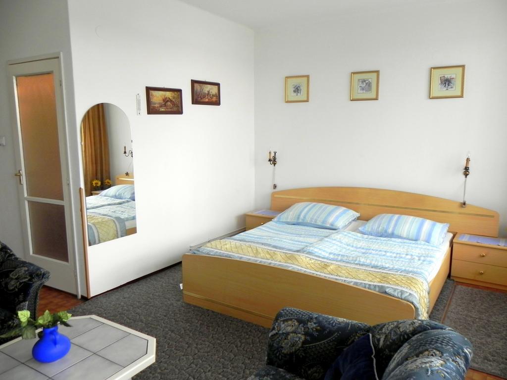 Monika Panzio Hotel Tata Luaran gambar