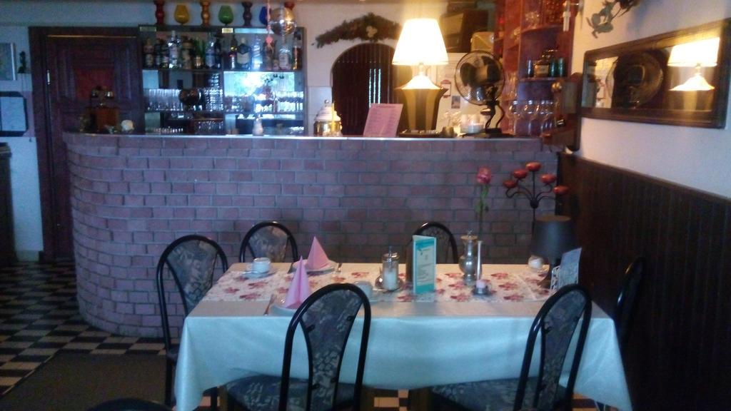 Monika Panzio Hotel Tata Luaran gambar
