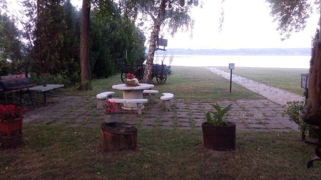 Monika Panzio Hotel Tata Luaran gambar