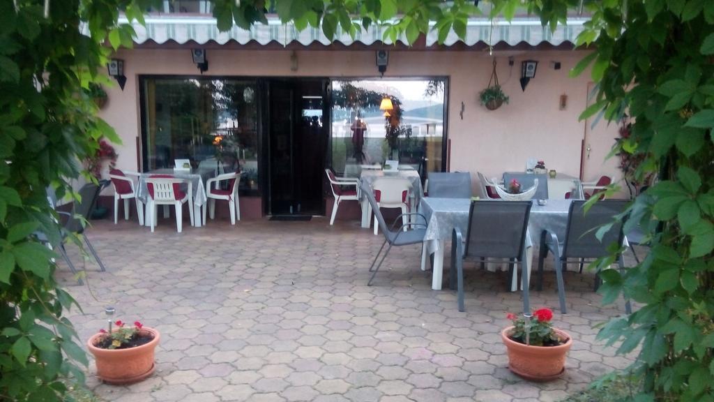 Monika Panzio Hotel Tata Luaran gambar
