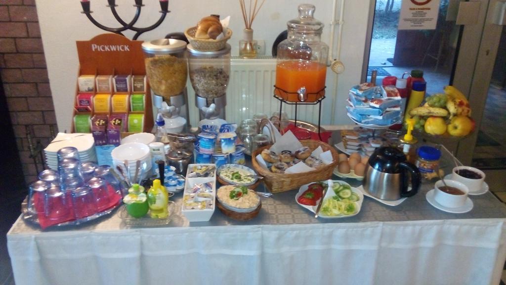 Monika Panzio Hotel Tata Luaran gambar
